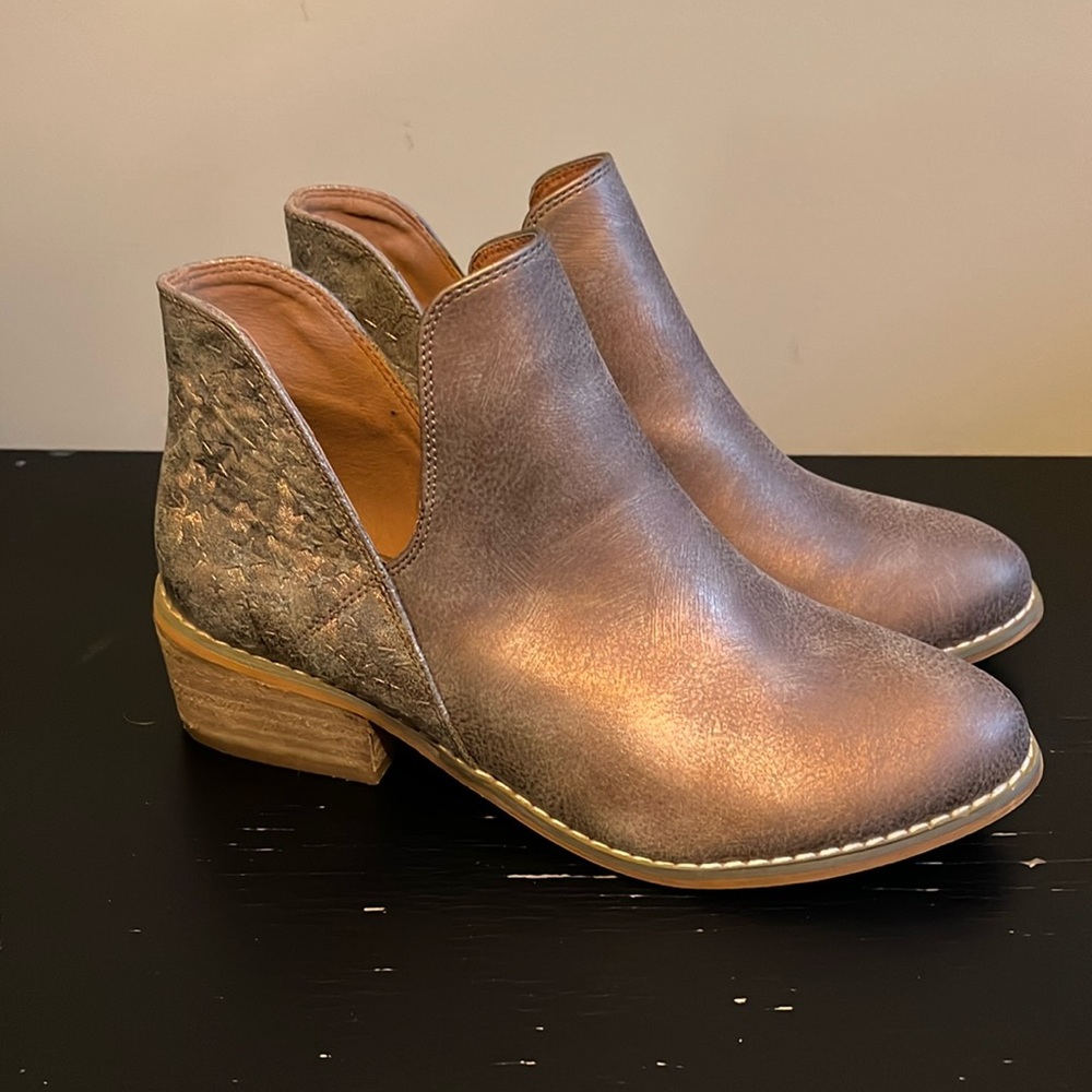 Boutique by Corkys star ankle boots sz 7